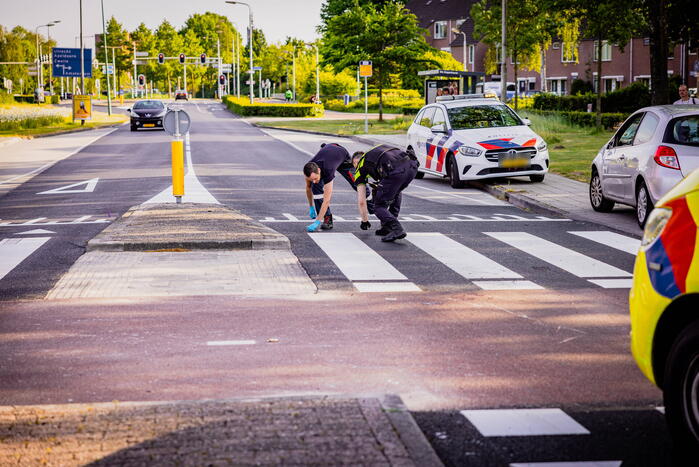 Scooter met twee opzittenden aangereden