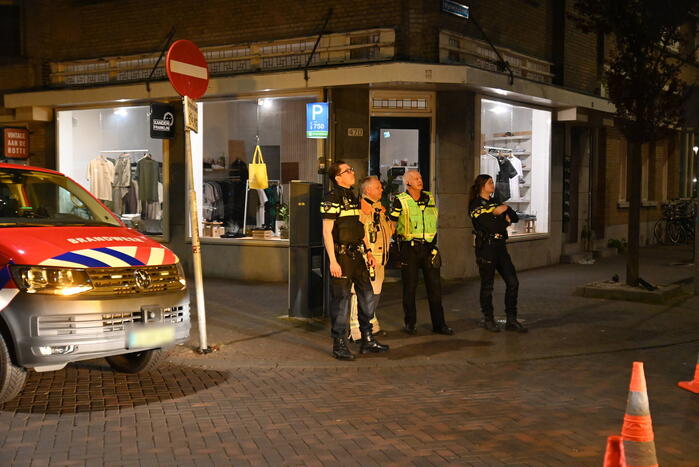 Gevaarlijke situatie door vallende stenen uit gevel