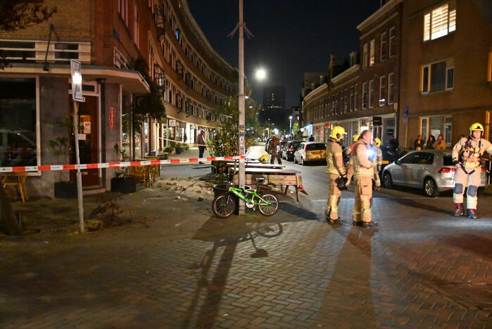 Gevaarlijke situatie door vallende stenen uit gevel