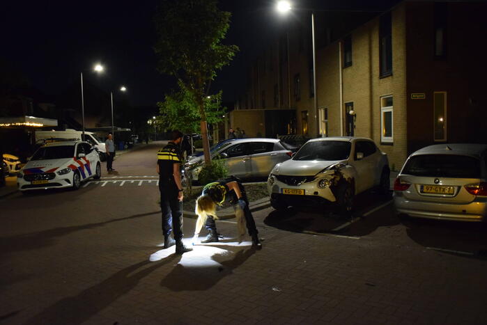 Auto zwaar beschadigd na explosie