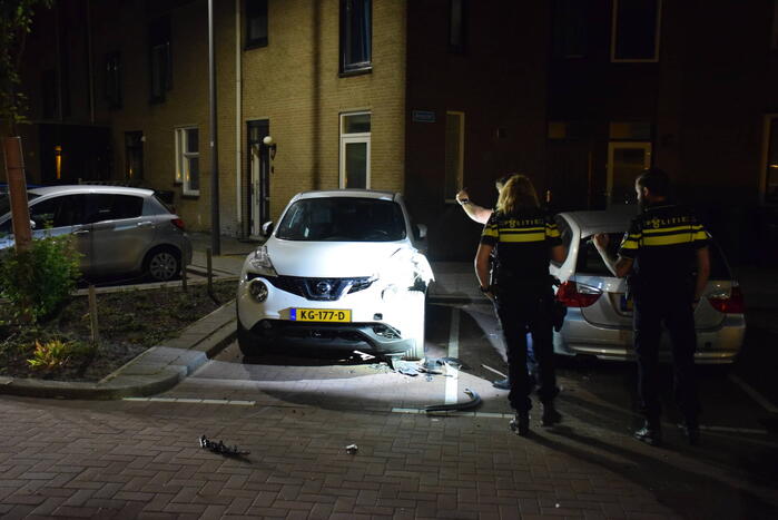 Auto zwaar beschadigd na explosie