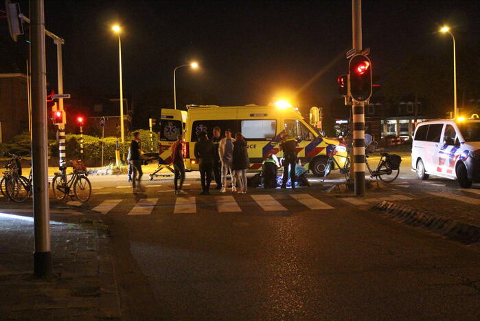 Fietser en automobilist botsen op elkaar