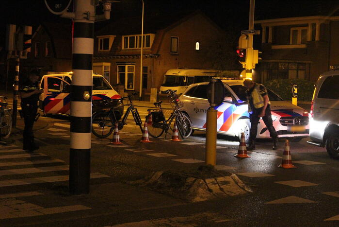 Fietser en automobilist botsen op elkaar