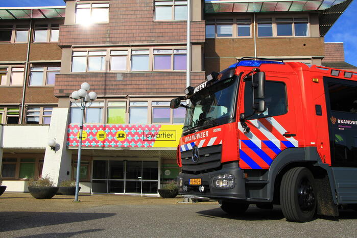 Bloembak met lavendel vliegt in brand
