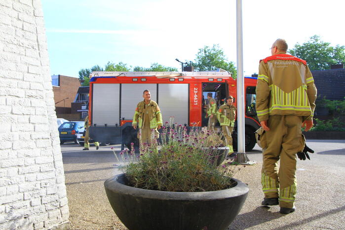Bloembak met lavendel vliegt in brand