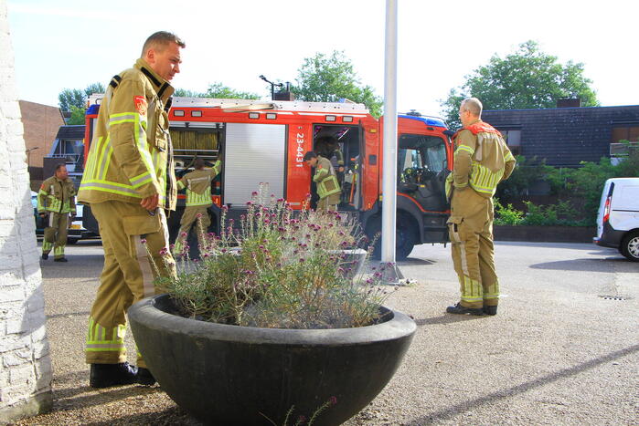 Bloembak met lavendel vliegt in brand