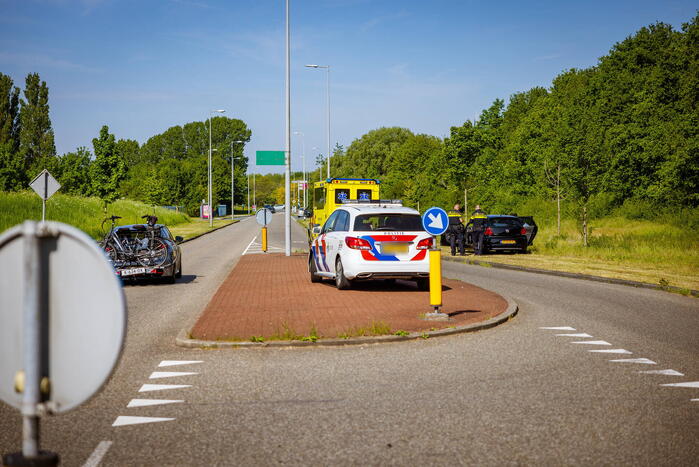 Auto's botsen op kruising in Gein