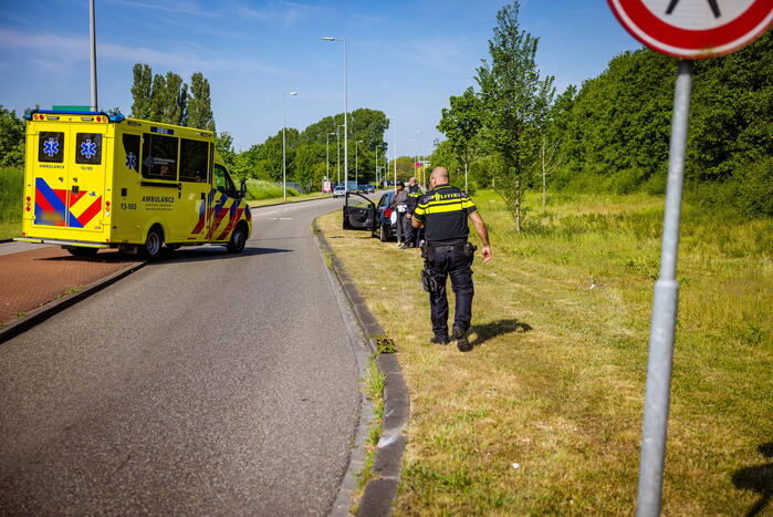 Auto's botsen op kruising in Gein