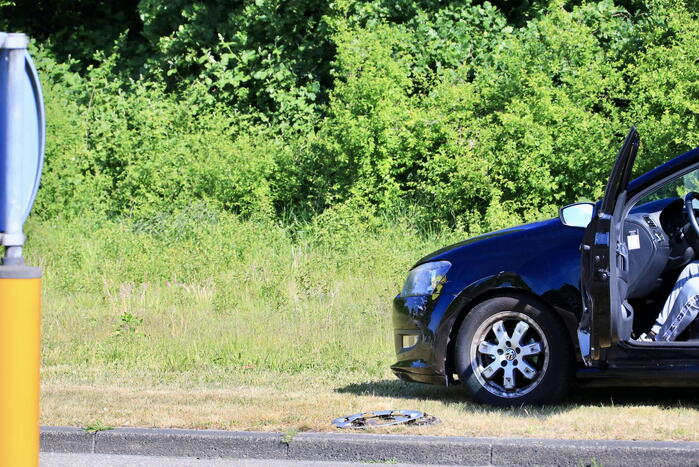 Auto's botsen op kruising in Gein