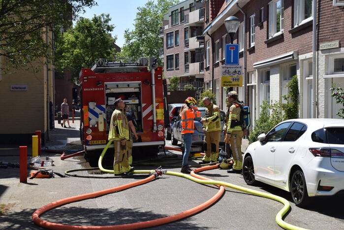 Veel schade vanwege brand op dak van woning