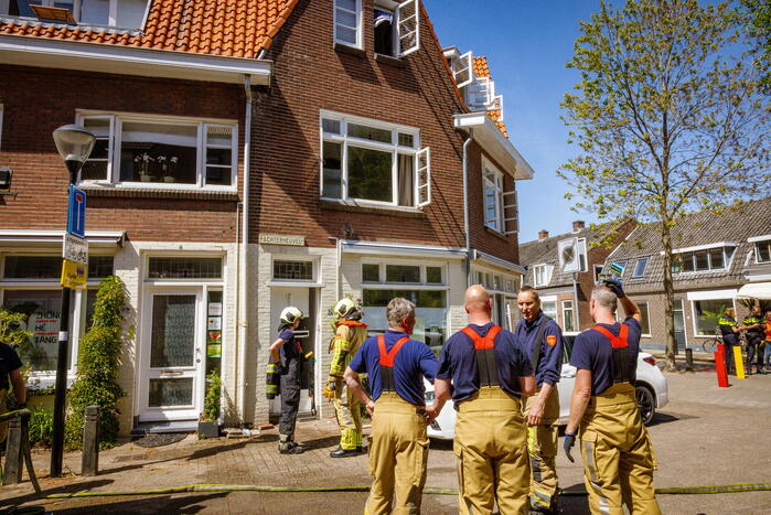 Veel schade vanwege brand op dak van woning