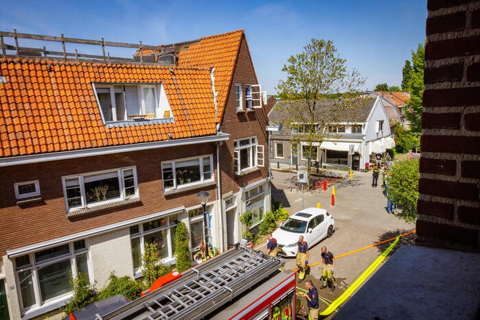 Veel schade vanwege brand op dak van woning
