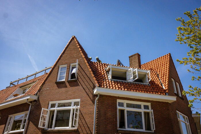 Veel schade vanwege brand op dak van woning