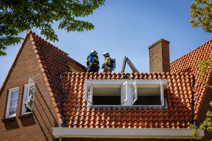 Veel schade vanwege brand op dak van woning