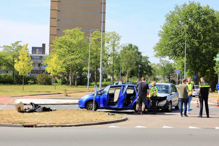 Veel blikschade bij botsing op kruispunt