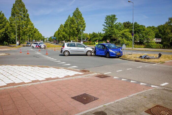 Veel blikschade bij botsing op kruispunt