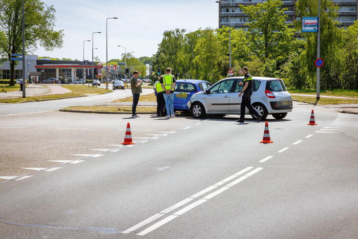 Veel blikschade bij botsing op kruispunt