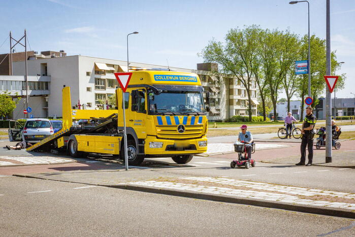 Veel blikschade bij botsing op kruispunt