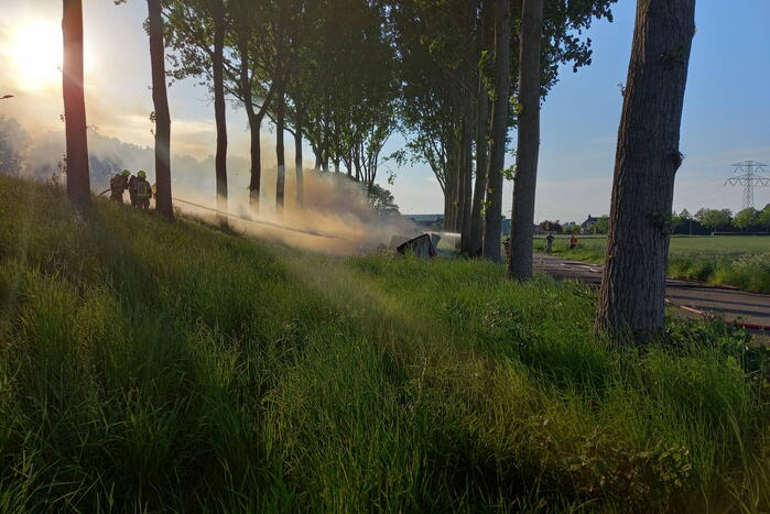 Brandende schuur veroorzaakt veel rook