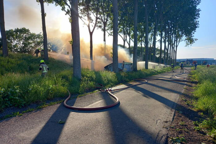 Brandende schuur veroorzaakt veel rook