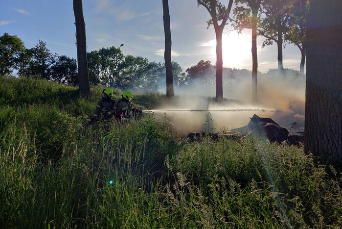 Brandende schuur veroorzaakt veel rook