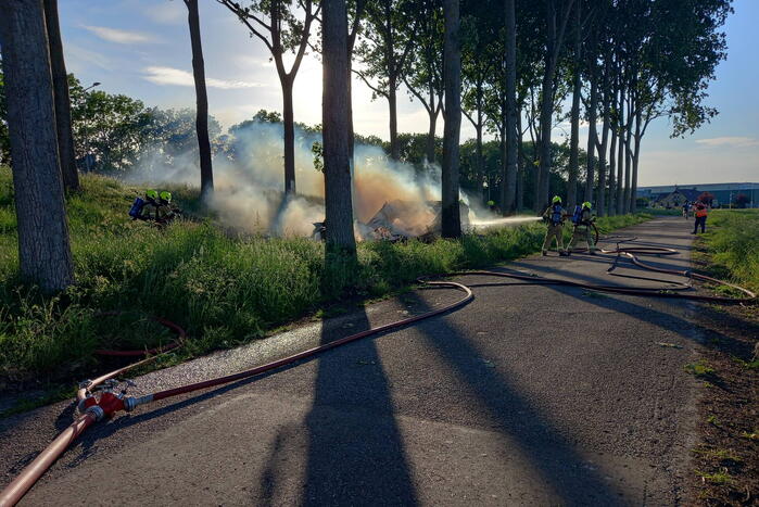 Brandende schuur veroorzaakt veel rook