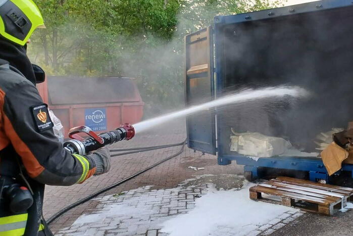 Veel rook bij brand in zeecontainer