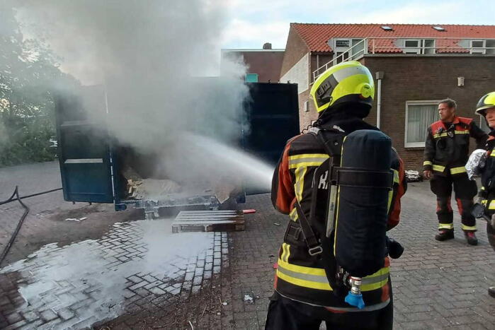 Veel rook bij brand in zeecontainer