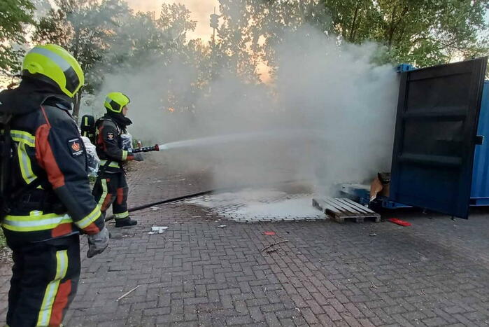 Veel rook bij brand in zeecontainer