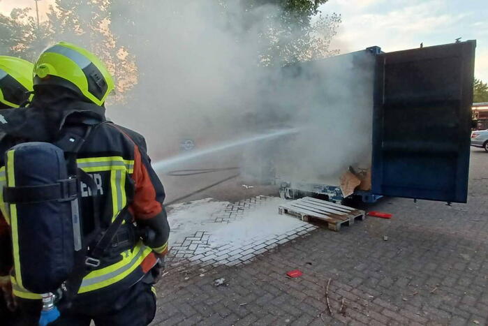 Veel rook bij brand in zeecontainer