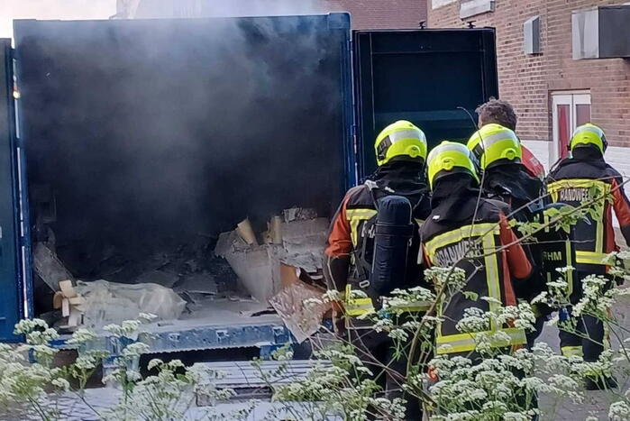 Veel rook bij brand in zeecontainer