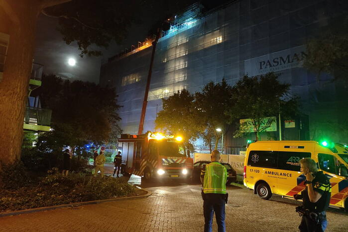 Bewerkingsmiddelen harddrugs aangetroffen na brand in flatwoning