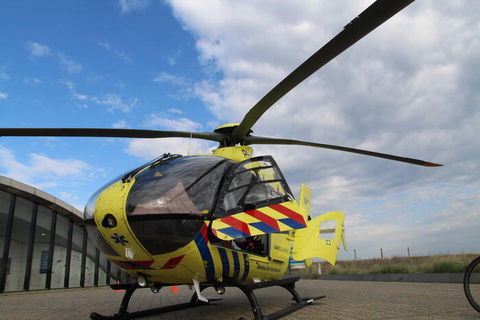 Traumahelikopter landt voor Andreaskerk