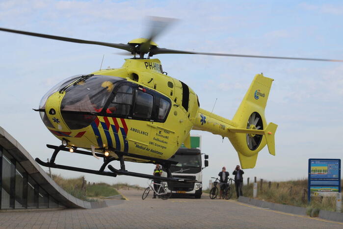 Traumahelikopter landt voor Andreaskerk