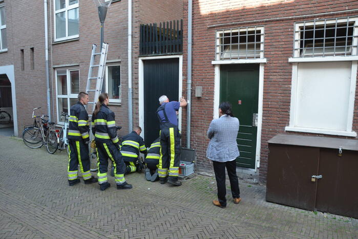 Brandweer bevrijdt kat