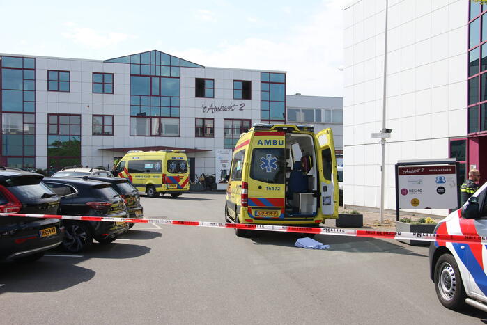 Gewonde bij steekpartij in bedrijfspand