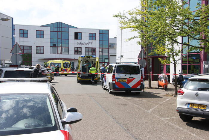 Gewonde bij steekpartij in bedrijfspand