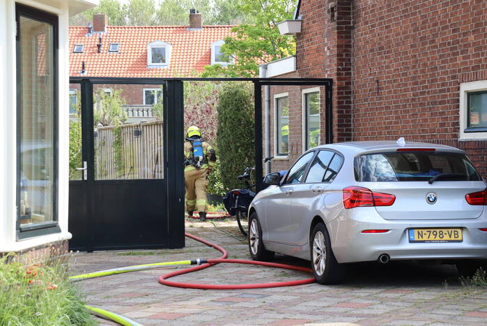 Bewoner gewond bij blussen van brand