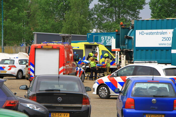 Persoon zwaargewond op terrein van Cuijpers straalbedrijf