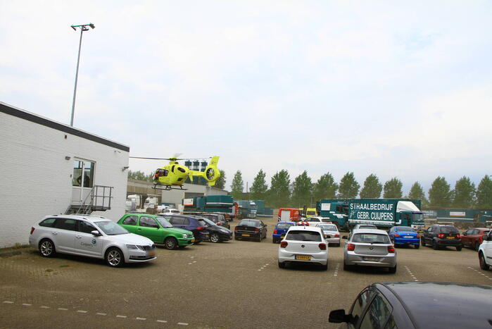 Persoon zwaargewond op terrein van Cuijpers straalbedrijf