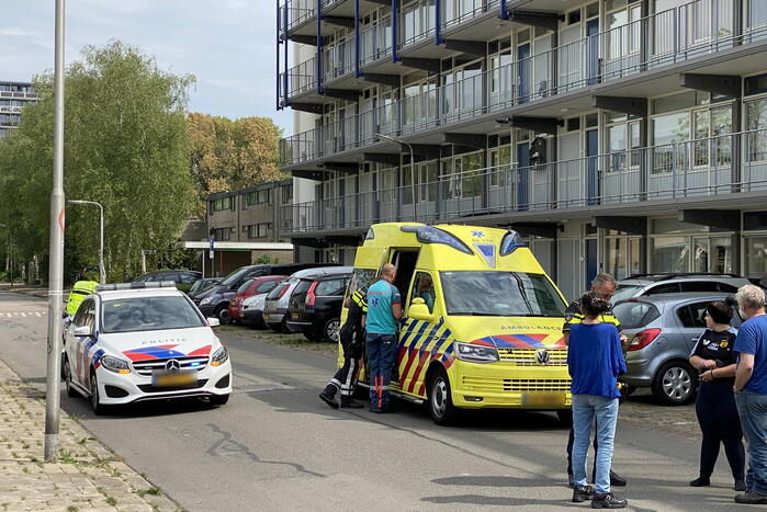 Jumbo-bezorgmobiel in botsing met e-biker