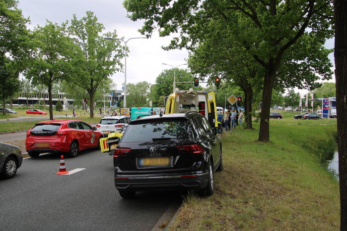 Flinke schade bij botsing tussen meerdere voertuigen