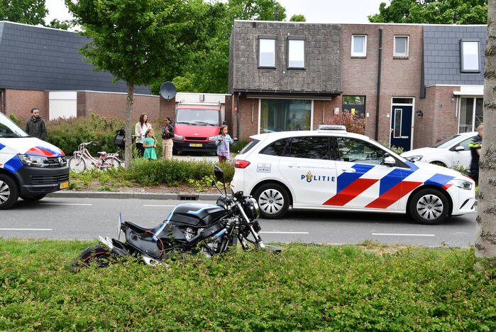 Motorrijder vliegt uit de bocht