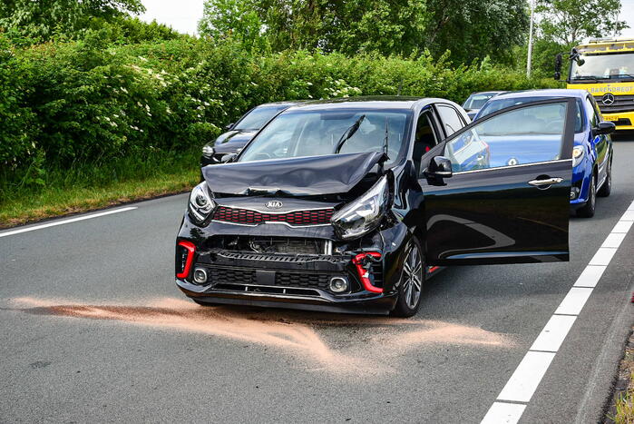 Automobiliste botst achterop Range Rover