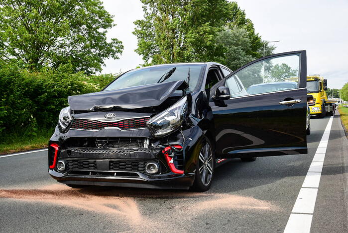 Automobiliste botst achterop Range Rover