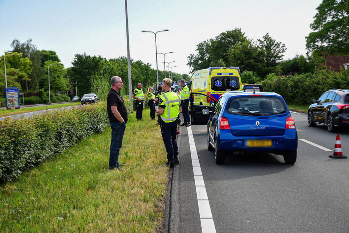 Automobiliste botst achterop Range Rover