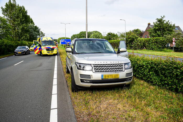 Automobiliste botst achterop Range Rover