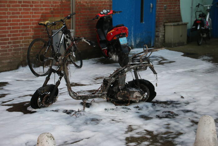 Scooter volledig verwoest vanwege brand