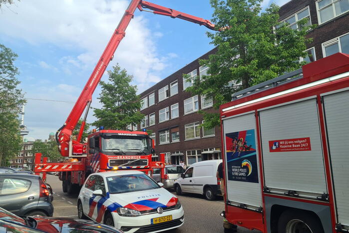 Brand op dak van appartementencomplex