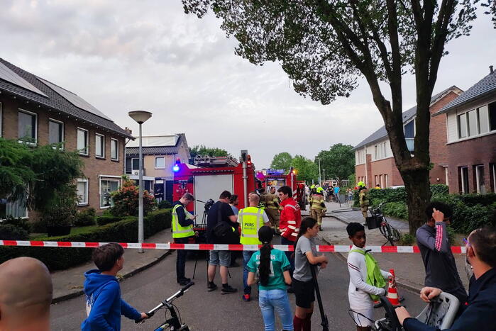 Woningbrand trekt veel bekijks van omwonenden